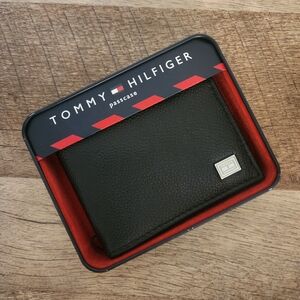 NEW IN BOX MENS TOMMY HILFIGER PASSCASE WALLET - BLACK